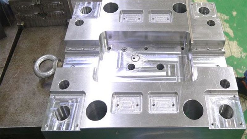佛山模具钢批发市场：揭秘模具钢的选择与运用**