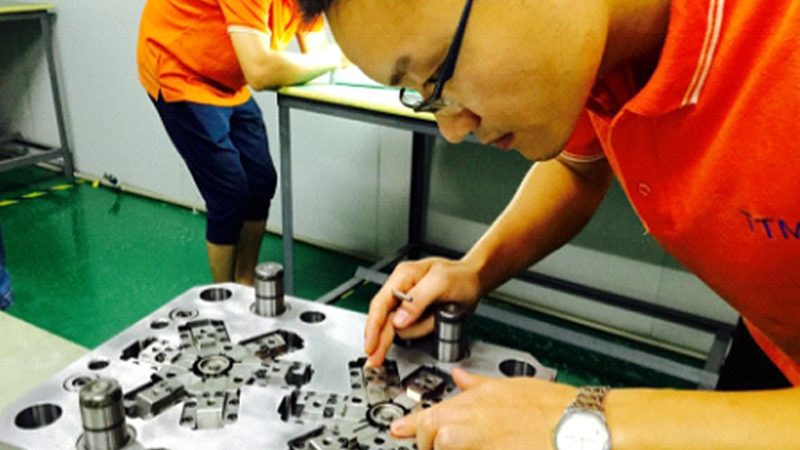 液体硅胶模具与橡胶模具耐用品类对比解析